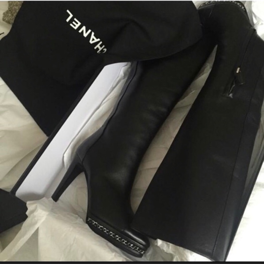 💯 % AUTHENTIC CHANEL HIGH BOOTS ♥️